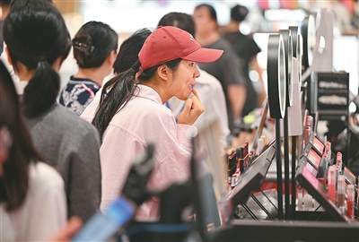 真假难辨,备受青睐的“小样”消费藏着哪些隐忧