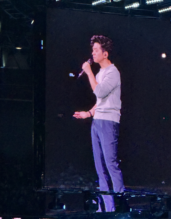 以音乐为标记，共谱青春之夜 李健济南演唱会温情开唱