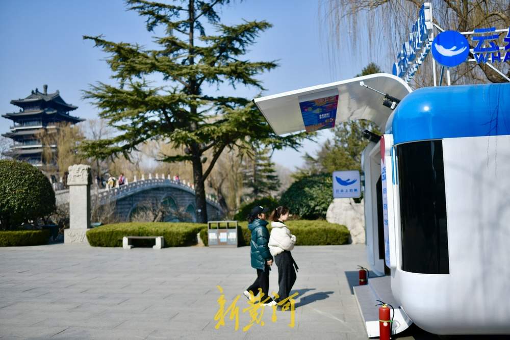 明湖市集再“延续”，多辆品牌售卖车进景区