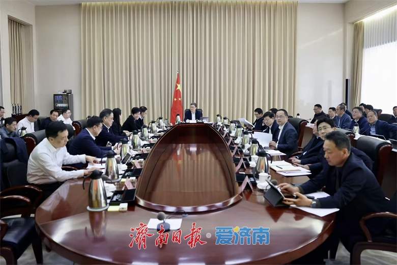 市政府党组理论学习中心组进行集体学习 于海田主持并讲话