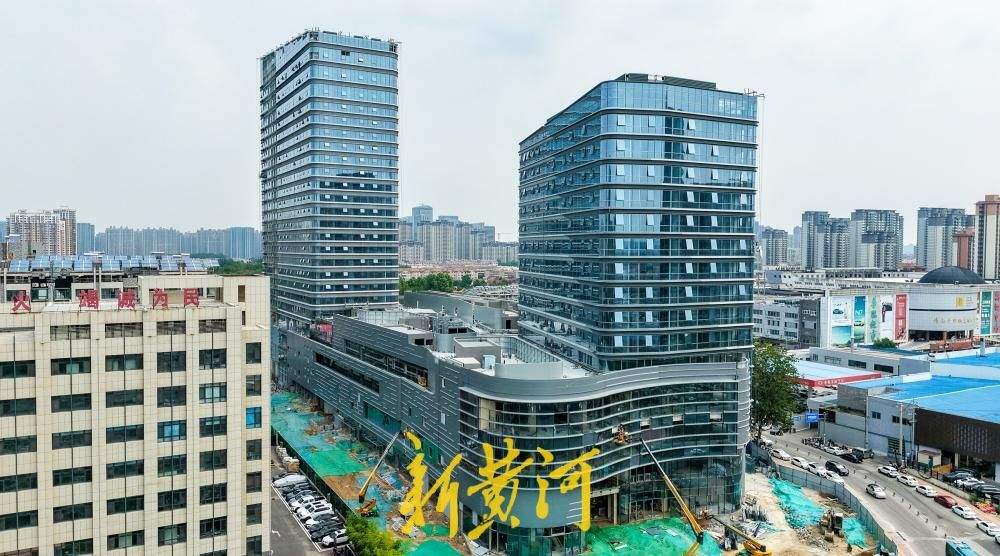 济南首个全融合式TOD项目最新进展：玻璃幕墙基本成型