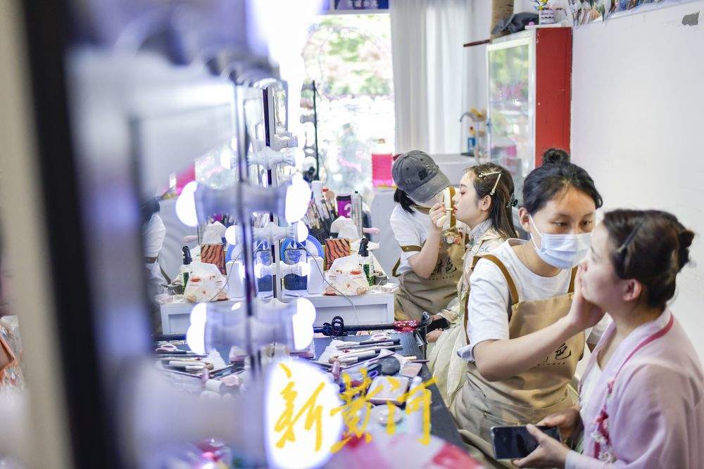 一年四季 泉在济南｜“国潮风”解锁新消费，国风写真预约火爆