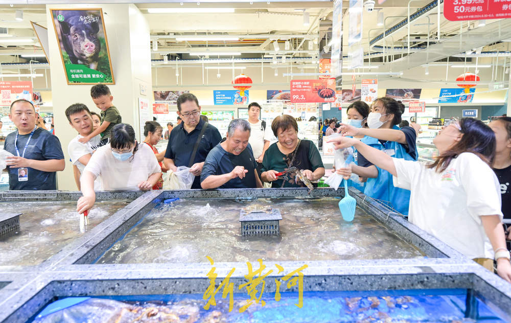 盒马鲜生印象济南店迎客首日 折扣多多现场火爆