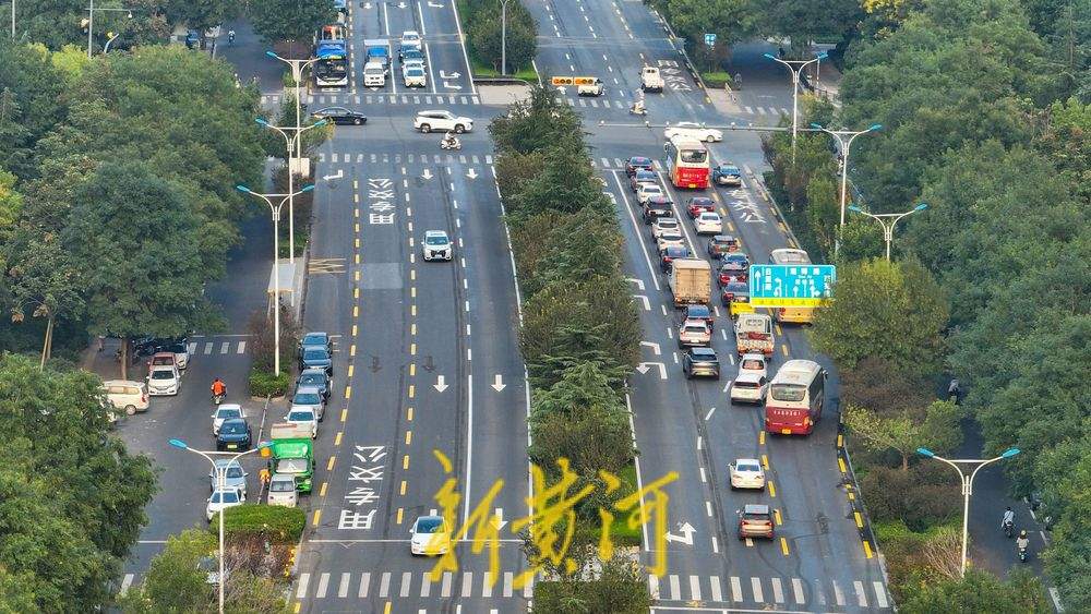济南西客站片区烟台路交通标识变更 公交车道迁移至最外层车道