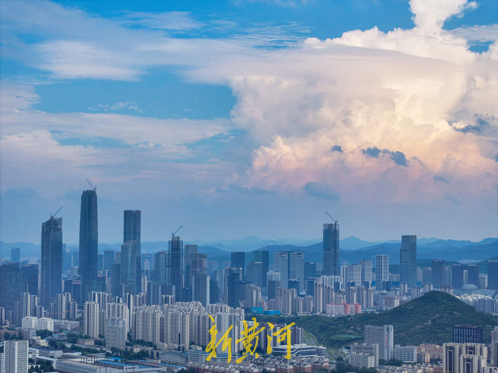 向云端！济南CBD上演自然与城市的“天地对话”
