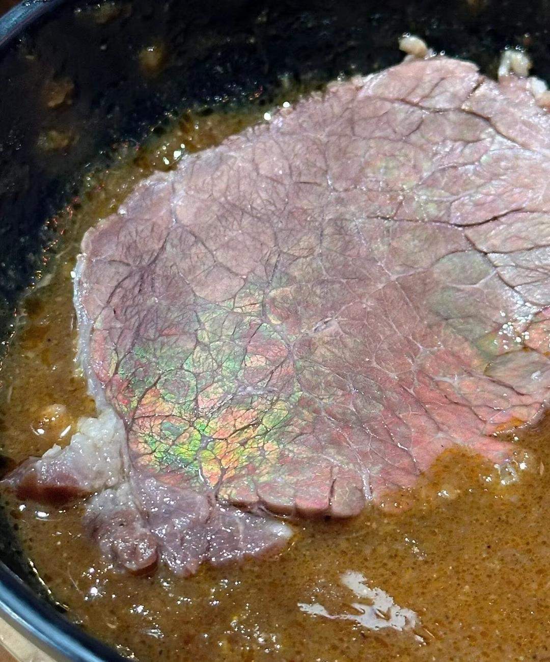 牛肉出现“彩虹”是否正常？