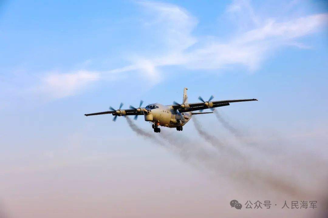 春节首飞，战鹰振翅巡海天！