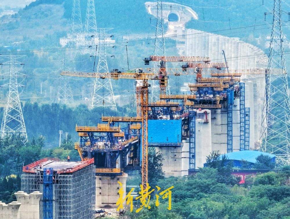 两座连续梁同日合龙！济枣铁路建设取得新进展