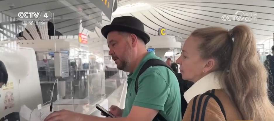 离境退税服务激发外国游客消费潜力 “China Travel”开启“扫货”模式