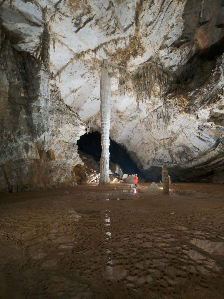 贵州遵义发现4.8亿年“地下水晶宫”