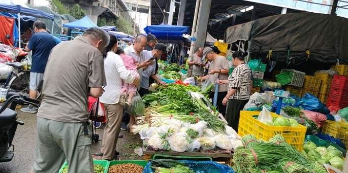 济南蔬菜价格小幅波动略有上涨，水果价格平稳