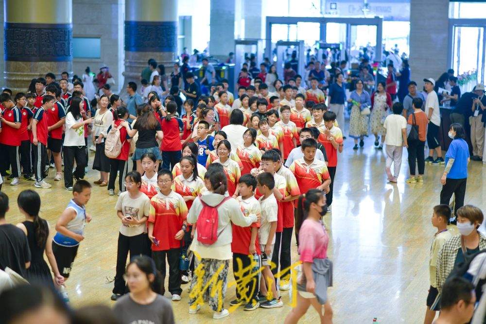 暑期文化场馆研学游火热 学生组团开启文化游 