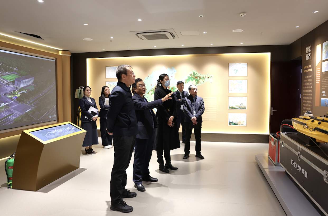 济南市市中区科技局、兴隆街道办领导一行赴山东省地矿局地质测绘院调研交流