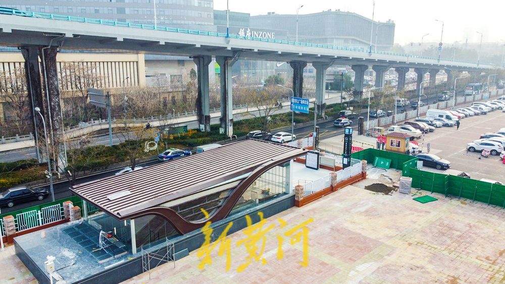济南地铁4号线省体站点与地标同框亮相，周边道路有序恢复通行
