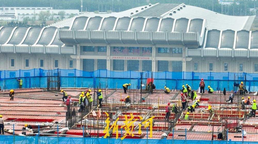 齐鲁之门双子塔重启建设,西客站中轴线地标迎新进展