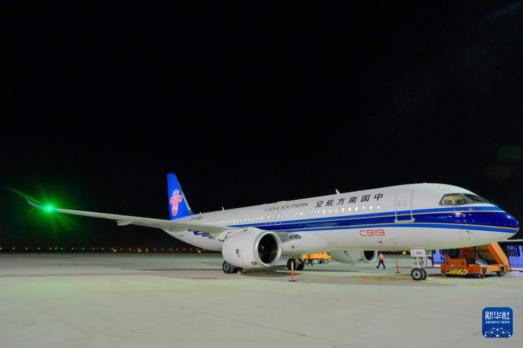 国产C919飞抵迪拜 将亮相迪拜航空展