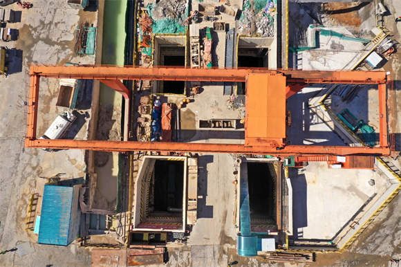 济南地铁4号线千佛山站全景，东西两侧地下隧道已全部贯通