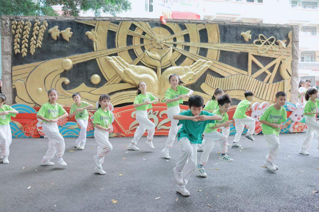 中国风街舞点燃巴黎，“小孩哥”啥来头？