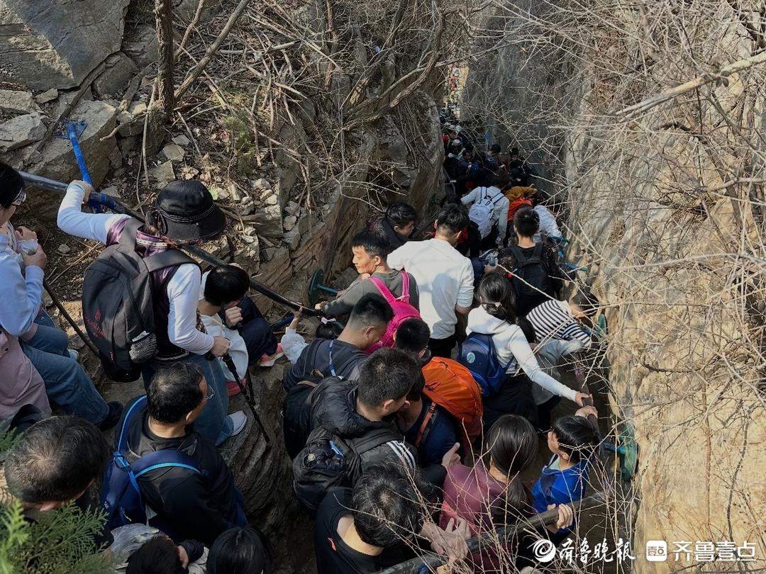 野路崎岖难辨、涧底手机没信号……记者实探:龙洞探险没那么简单