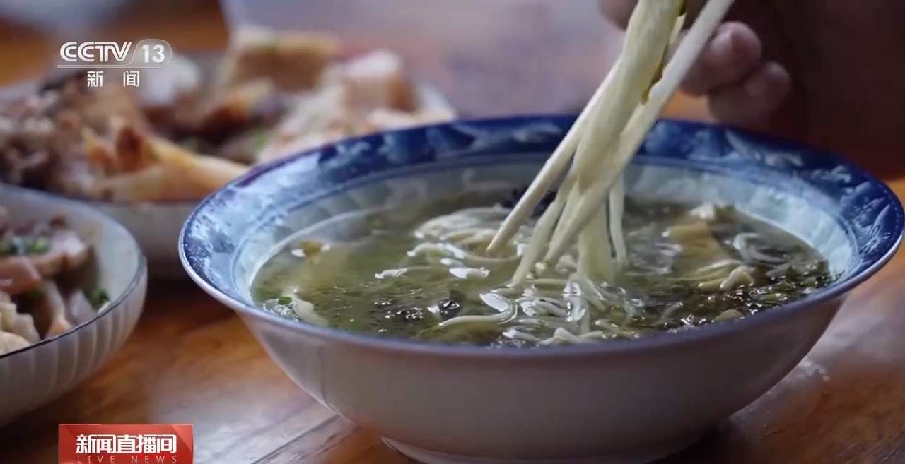 泛舟而行、竹筏竞赛 解锁五一假期的N种玩法