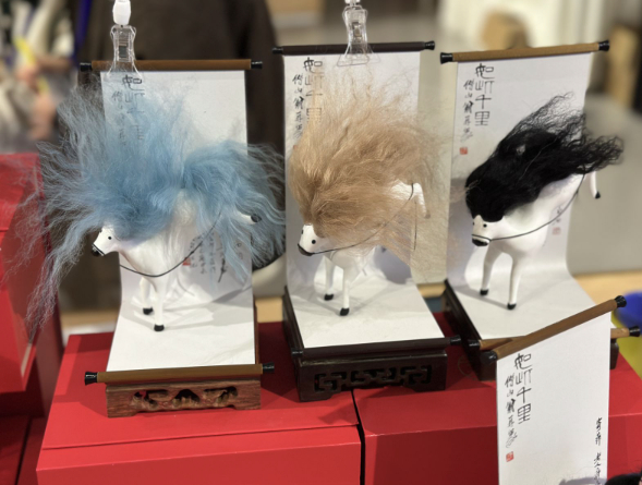 从齐白石的奔马到“马彪彪”：一匹“没梳头”的小马火了