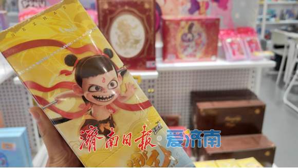 融媒·深调查丨“吒儿”周边火爆的同时，正版手办一“吒”难求： IP经济，这个富矿 怎么挖 ？
