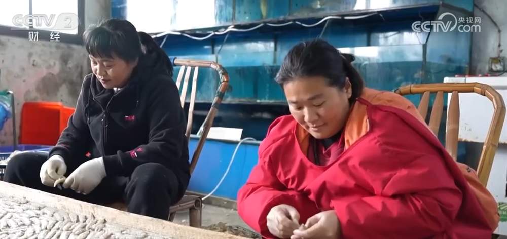 居民“菜篮子”持续上新供应足 新年消费市场红红火火“热气腾腾”