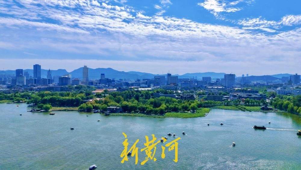 一年四季 泉在济南丨大明湖泛舟尽赏“一城山色半城湖”