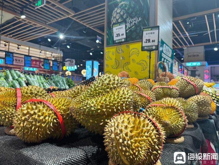 榴莲价格接近“腰斩”进入“2开头”，有商贩一天卖几百个