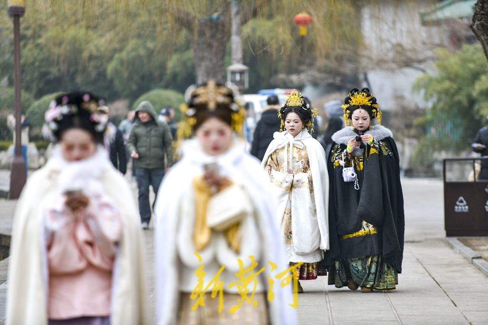 寒假出游大幕开启，泉城景区上演“汉服穿越热”