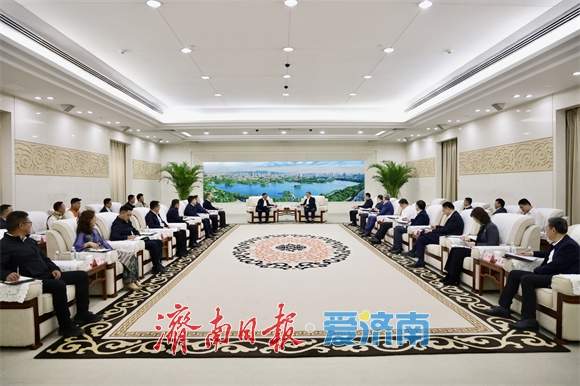 于海田会见白朗县党政代表团