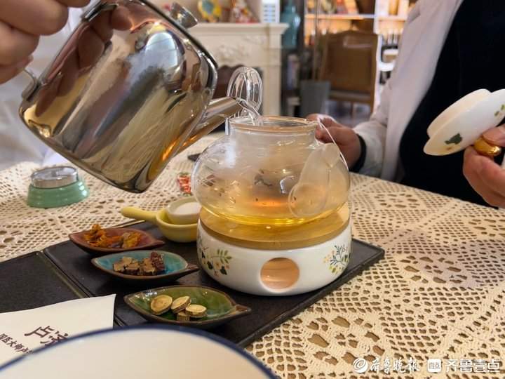 花茶“泡”出春日活力，年轻人捧红济南花茶市场