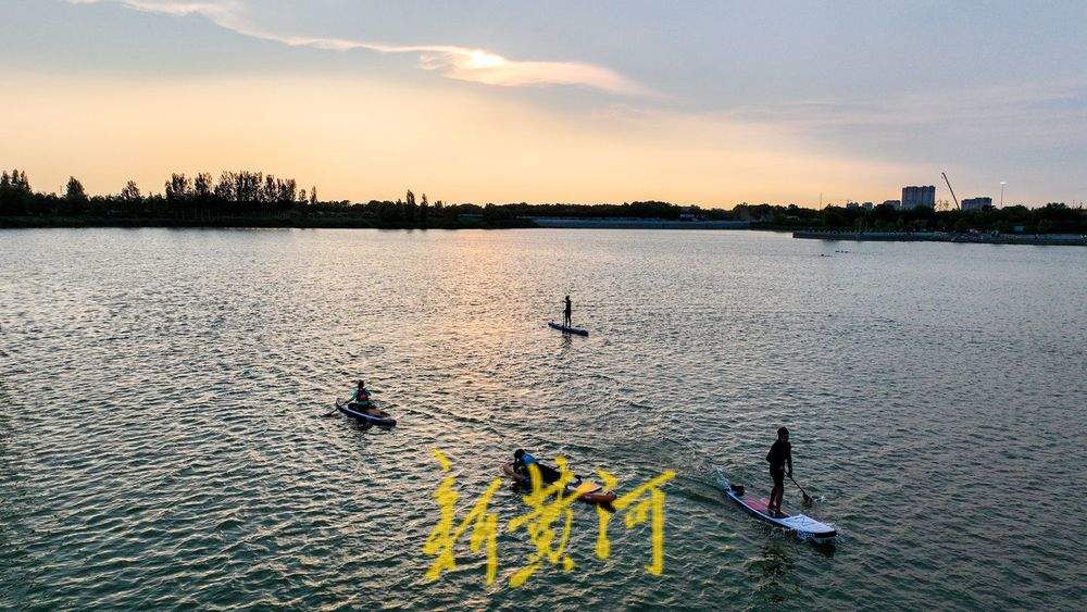 “水上漂”夏日爆火 桨板运动开启“乘风破浪”之旅