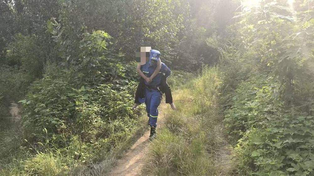 济南一老人高温天在山中走失 救援队联合警方8小时成功营救