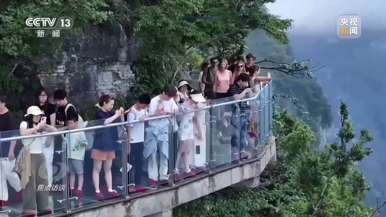 这个夏天 外国游客沉浸式体验“中国酷”
