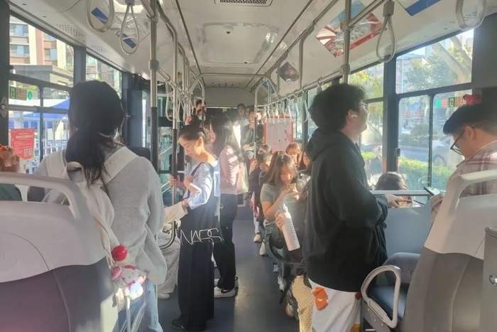 “免费公交+摆渡车一站直达”,济南第五届高层次人才招引大会公交出行指南来啦!