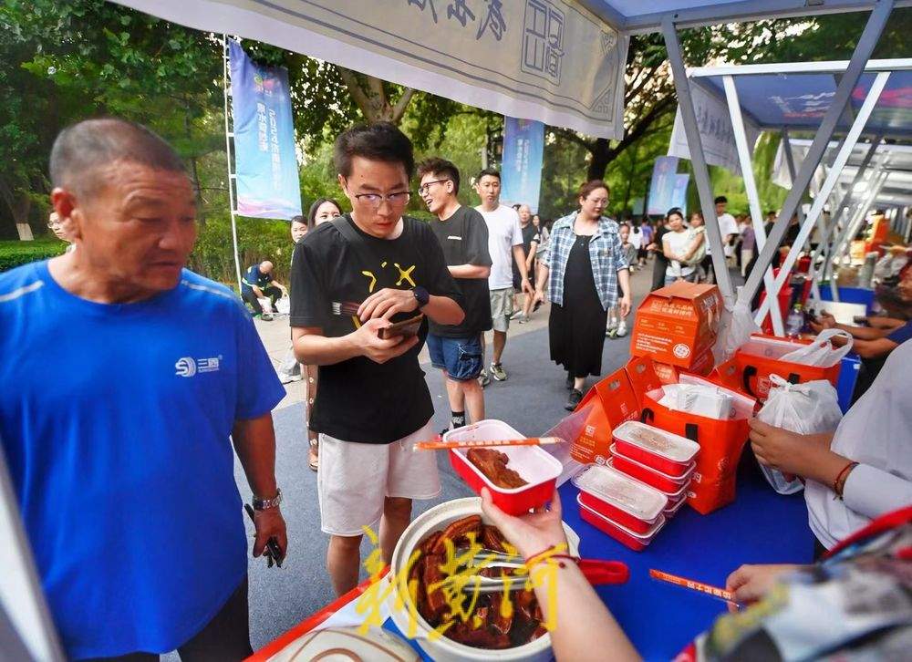 泉水市集 排长队品“鲁味”飘香