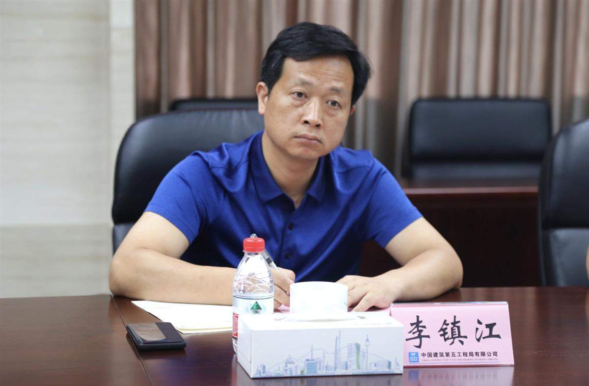 2007年起,先后任平江县人民政府党组成员,副县长,县
