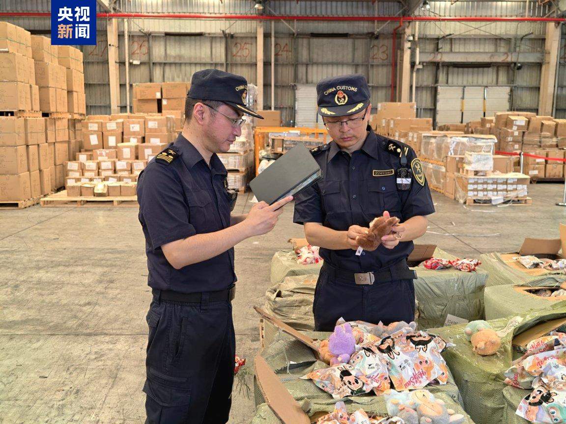 玩具变“侵权货”上海海关查获近7000件山寨泡泡玛特