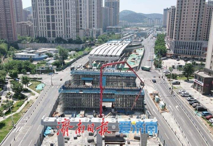 济南凤凰黄河大桥南延工程首跨跨路钢箱梁已顺利安装