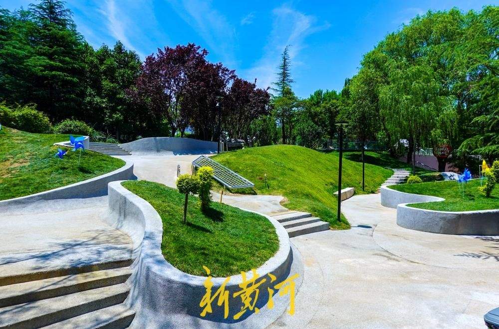 奥体网球馆旁景观焕新升级 单一绿地变身济南全龄“微景区”