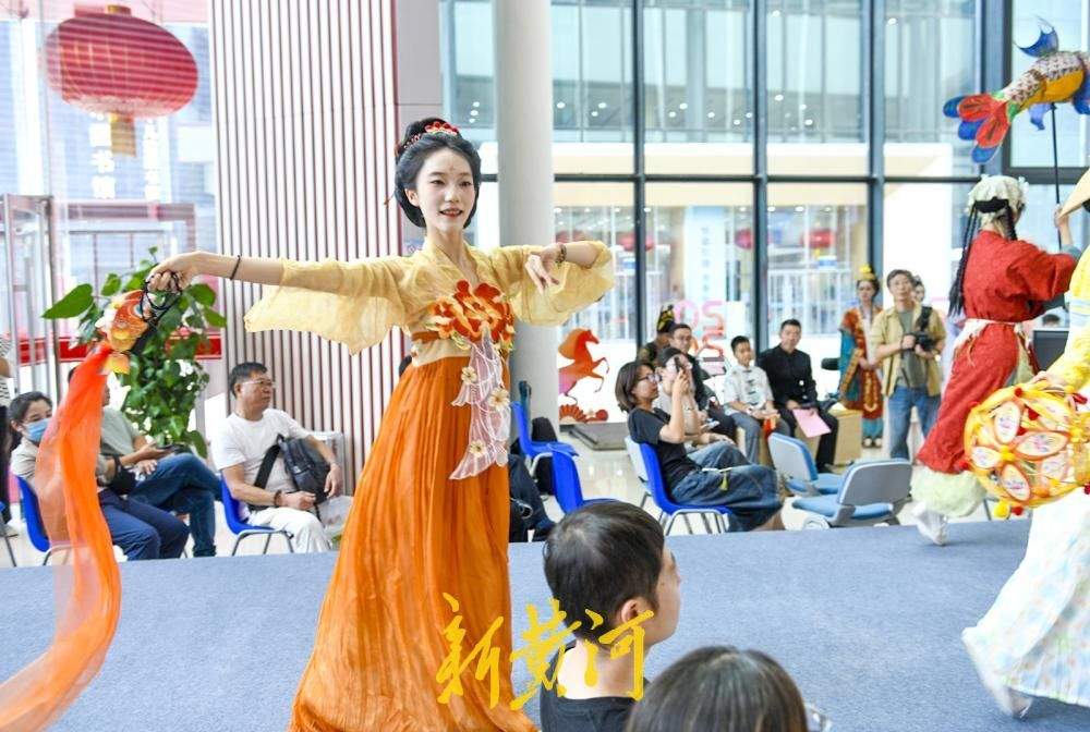 济南：非遗雅韵中秋展演 汉服翩翩共赴穿越千年中秋之约