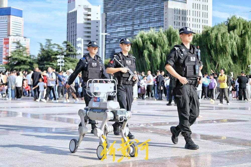 硬核守护！济南特巡警数智警犬助力国庆安保