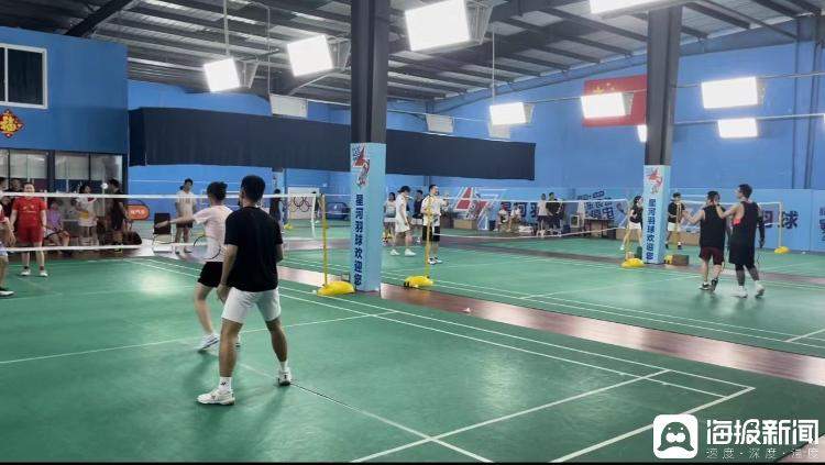 5公里内18家球馆仍爆满 羽毛球涨价阻挡不了济南人打球的热情