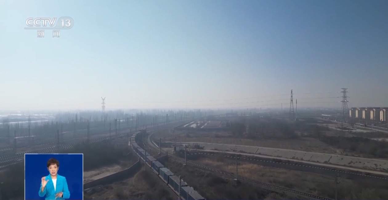 “牛奶班列”送年味、高铁上的“全球购”……丰富你的“年货购物车”！