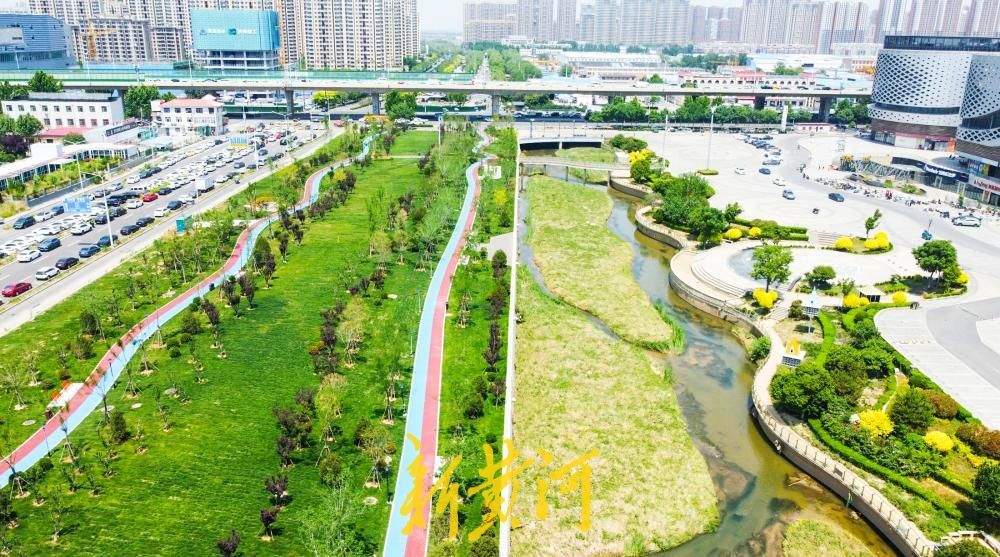 济南工业北路旁小汉峪沟改造 闲置地变身滨水草坪公园