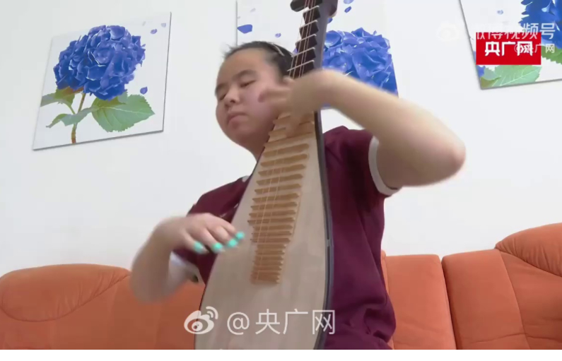 “追光女孩”圆梦大学，录取通知书编号“0001”！