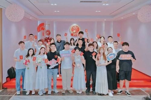 集体颁证、民俗体验,他们的浪漫具象化了 两天里,济南各区县1337对恋人领取结婚证