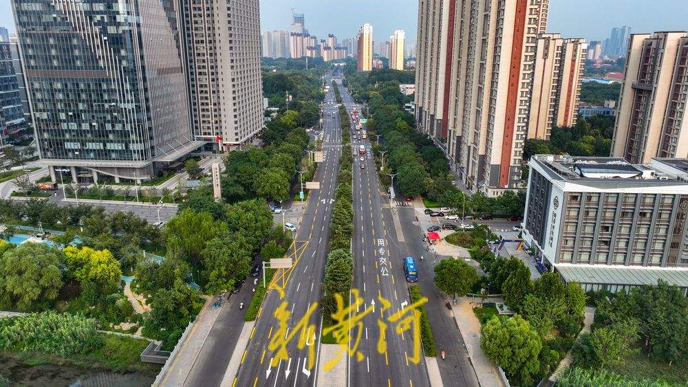 济南西客站片区烟台路交通标识变更 公交车道迁移至最外层车道