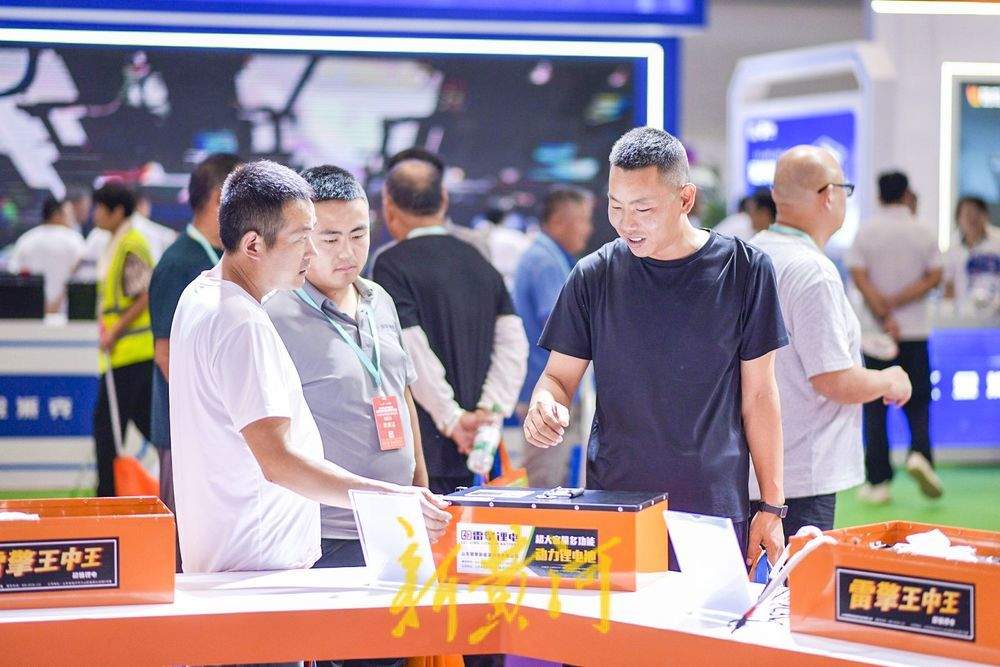 新能源车展在济南黄河国际会展中心开启，600余家企业参展